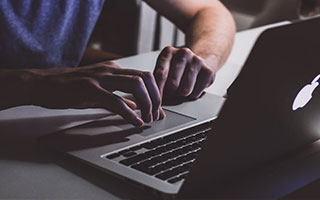 残躯铸爱，古韵倾心